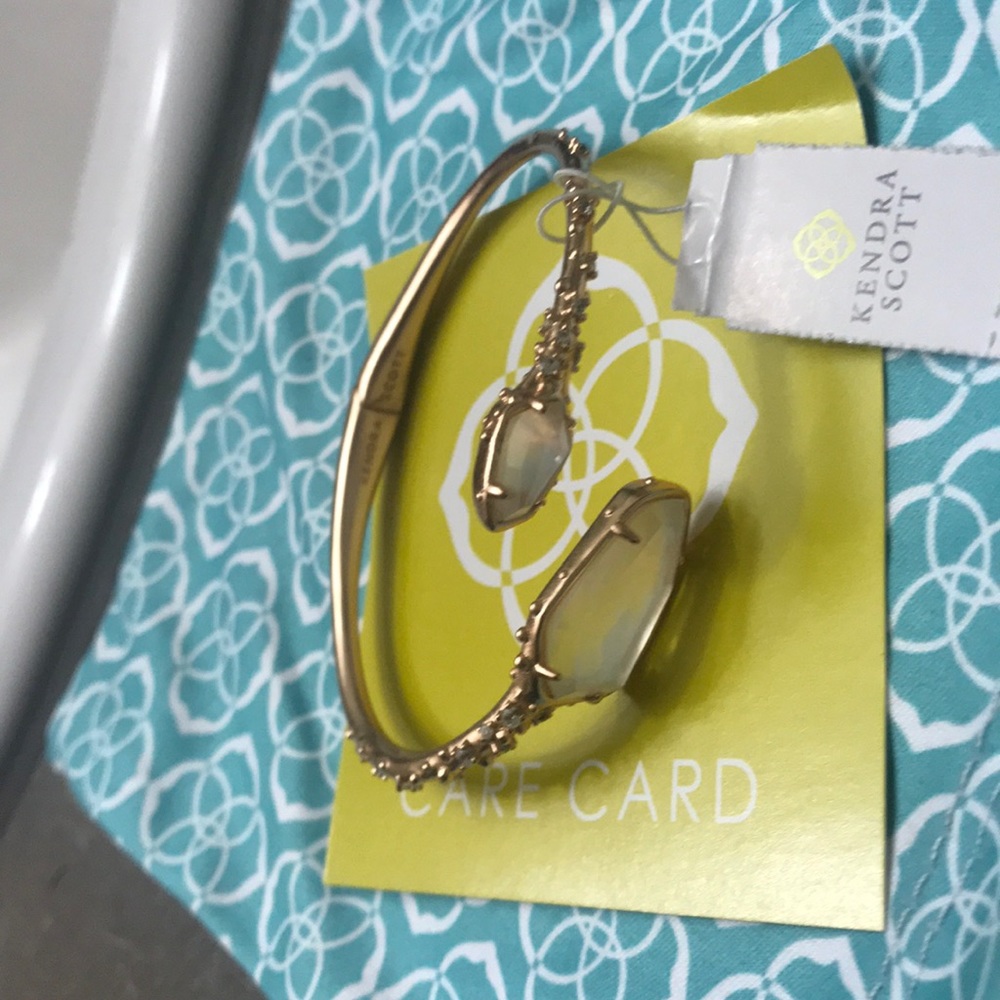 Kendra Scott bracelet